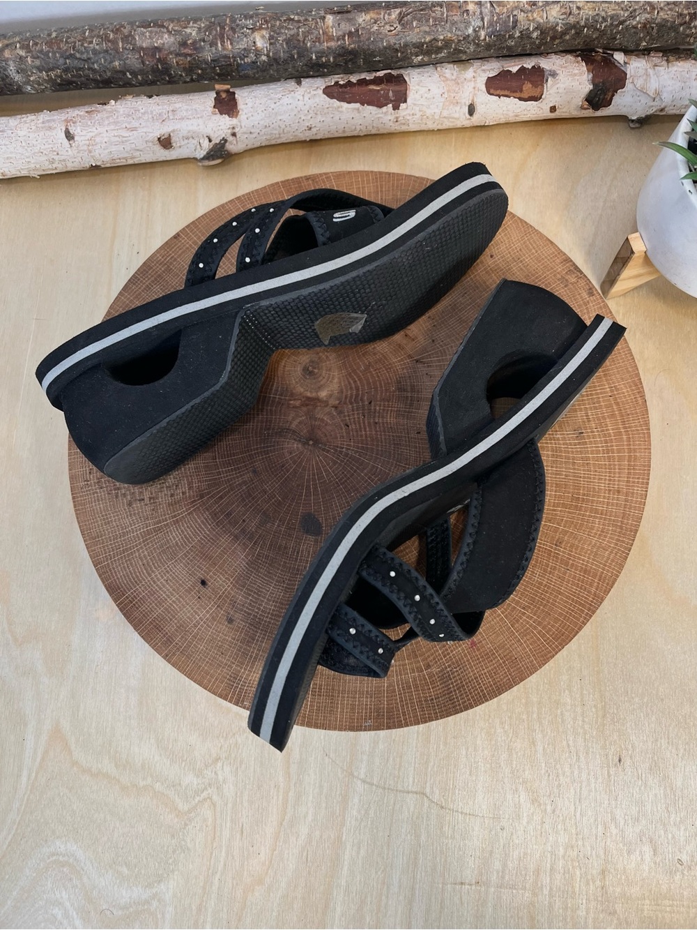 Y2K Vintage Skechers Cali Wedge Sandals Black Rhinestone Thong Flip Flops Size 8 - Picture 4 of 14